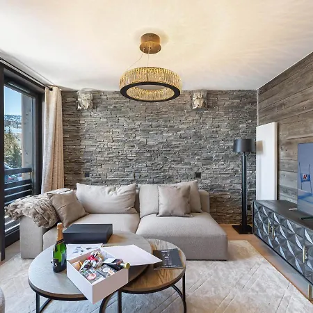 Chalet De Charme à Avec Sauna Et Parking - Fr-1-562-59
